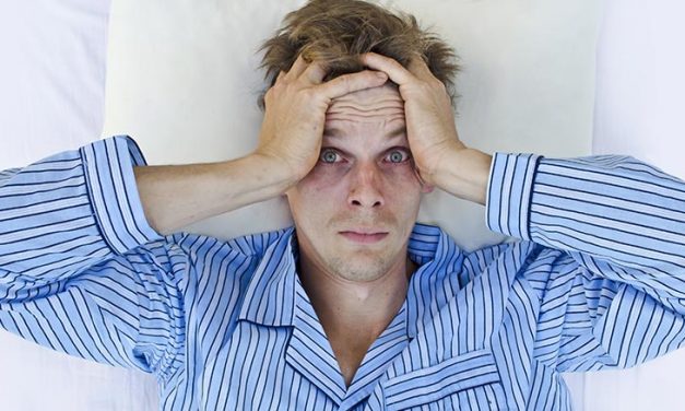 L’alterazione del ritmo sonno veglia può causare la caduta dei capelli?