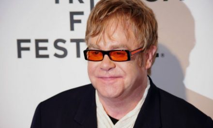 Elton John e il trapianto capelli!