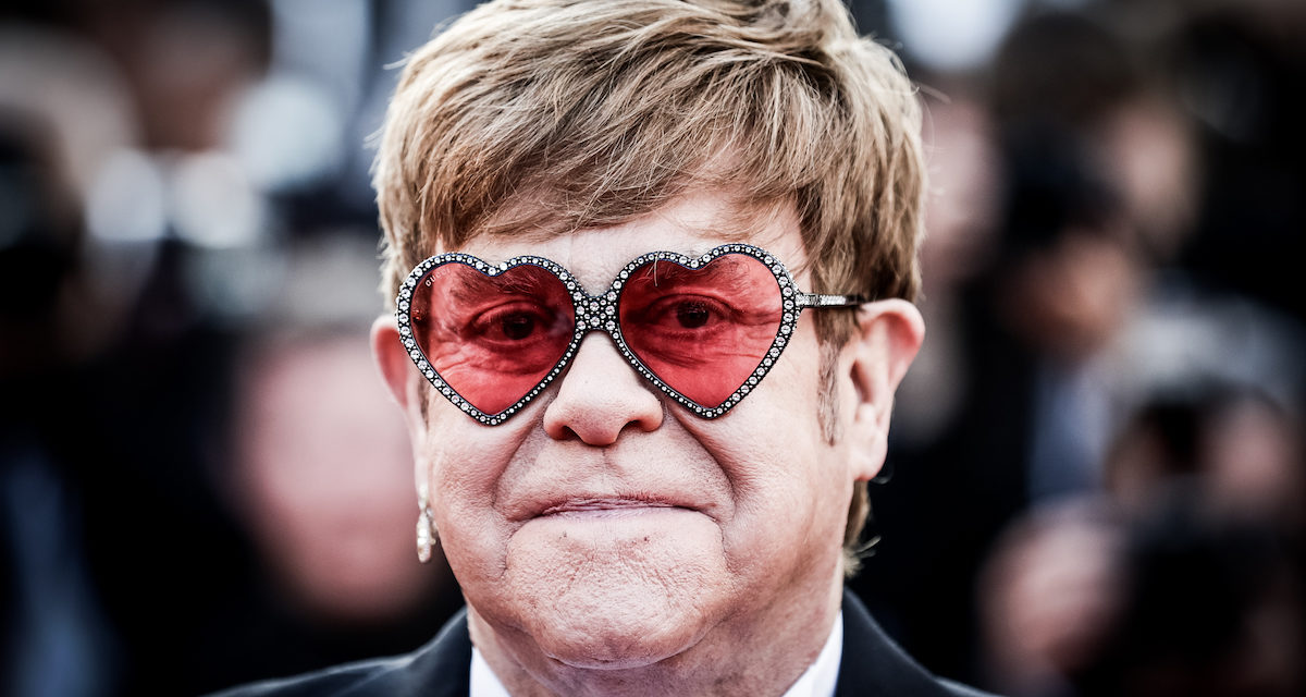 Elton John e il trapianto dei capelli