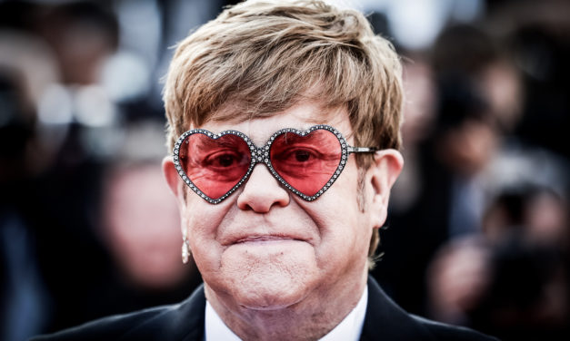 Elton John e il trapianto dei capelli